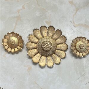 Vintage MCM Sarah Coventry Oversized Gold Flower Brooch and Earrings Set